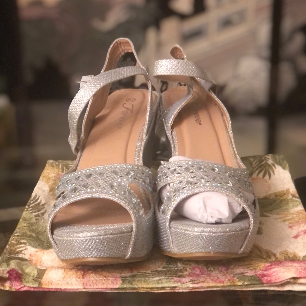 Shoes - Picture 3 of 4